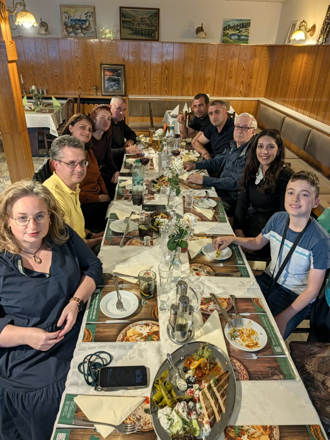Gäste aus Mtskheta und Söke beim gemeinsamen Abendessen mit Vereinsmitgliedern