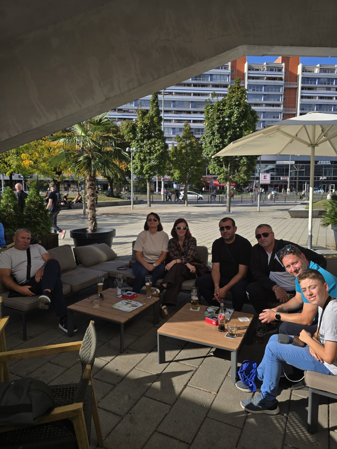 Gäste und Gastgeber bei einer gemeinsamen Pause in Magdeburg
