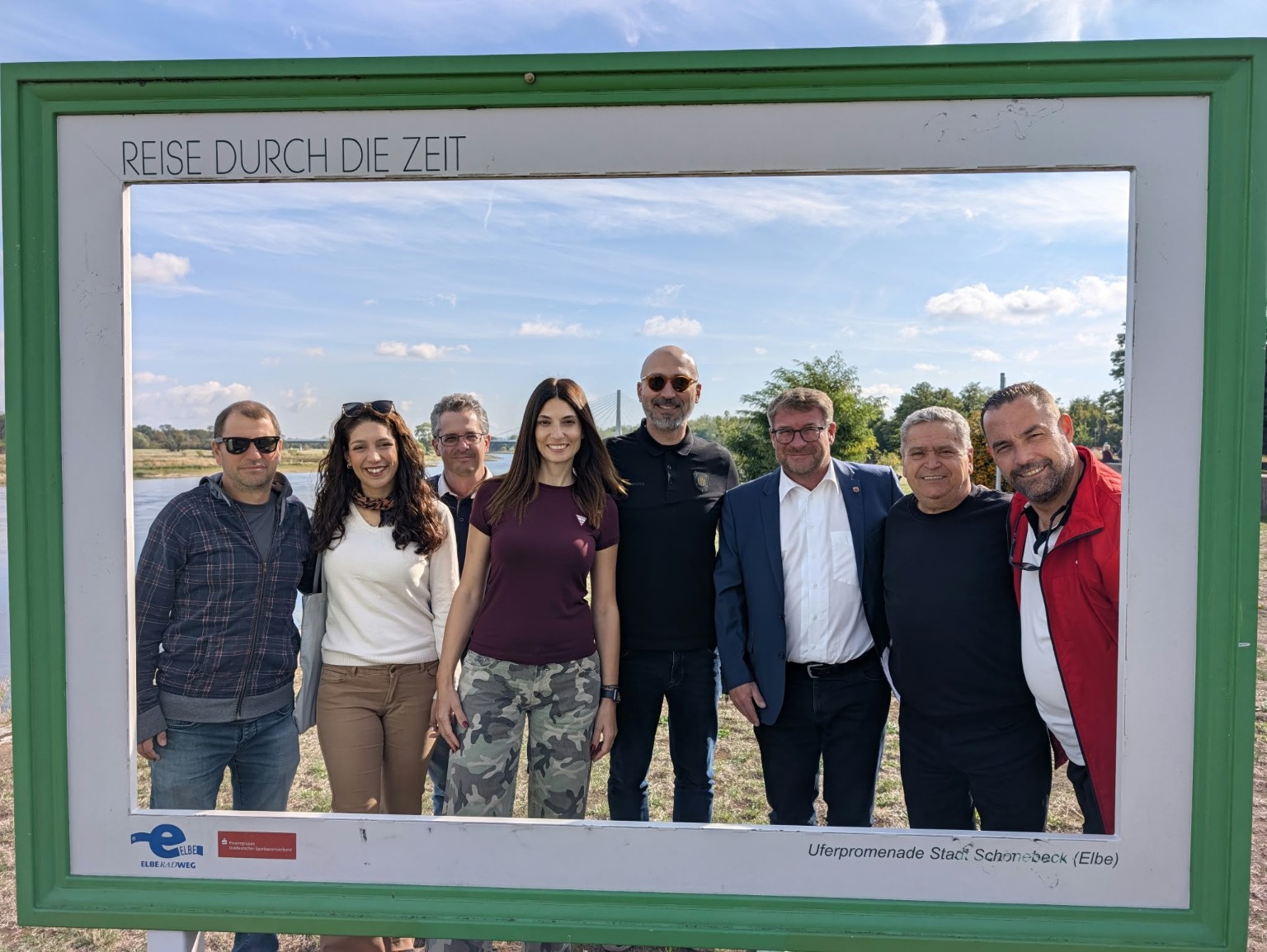 Gäste aus Söke und Schönebeck beim Jubiläumsbesuch an der Elbe